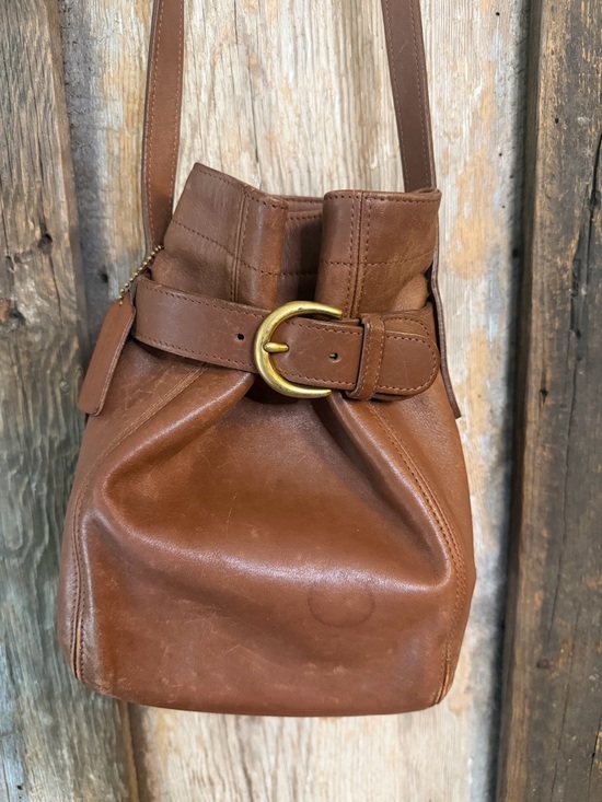 Coach Handbags - Vintage Coach BELTED BUCKET POUCH Soho 4156 Tanned Leather 90s Crossbody Bag